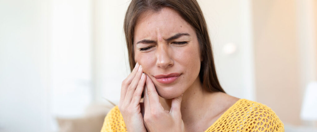 CBD Oil in Oral Health Benefits for Gum Inflammation and Tooth Sensitivity
